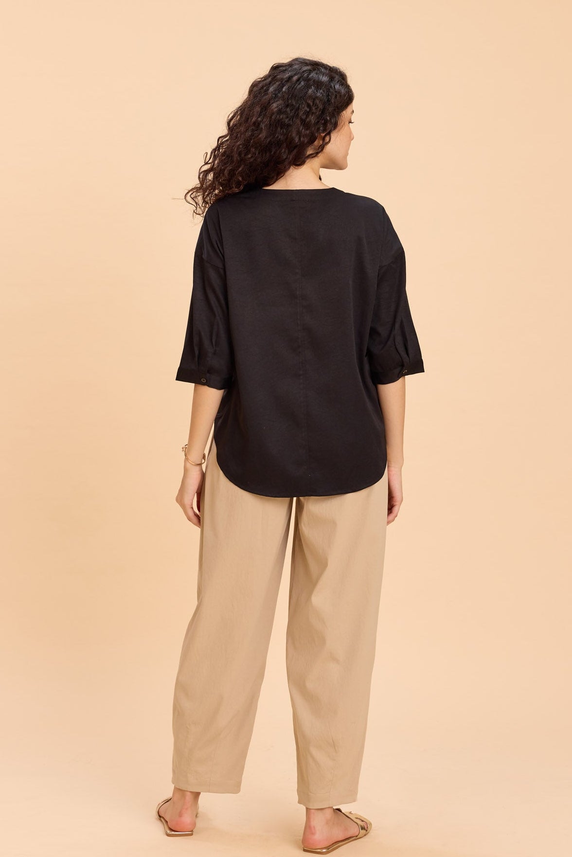 EVE V-NECK SUNDAY EASE TOP WITH POCKETS - Sunday Story