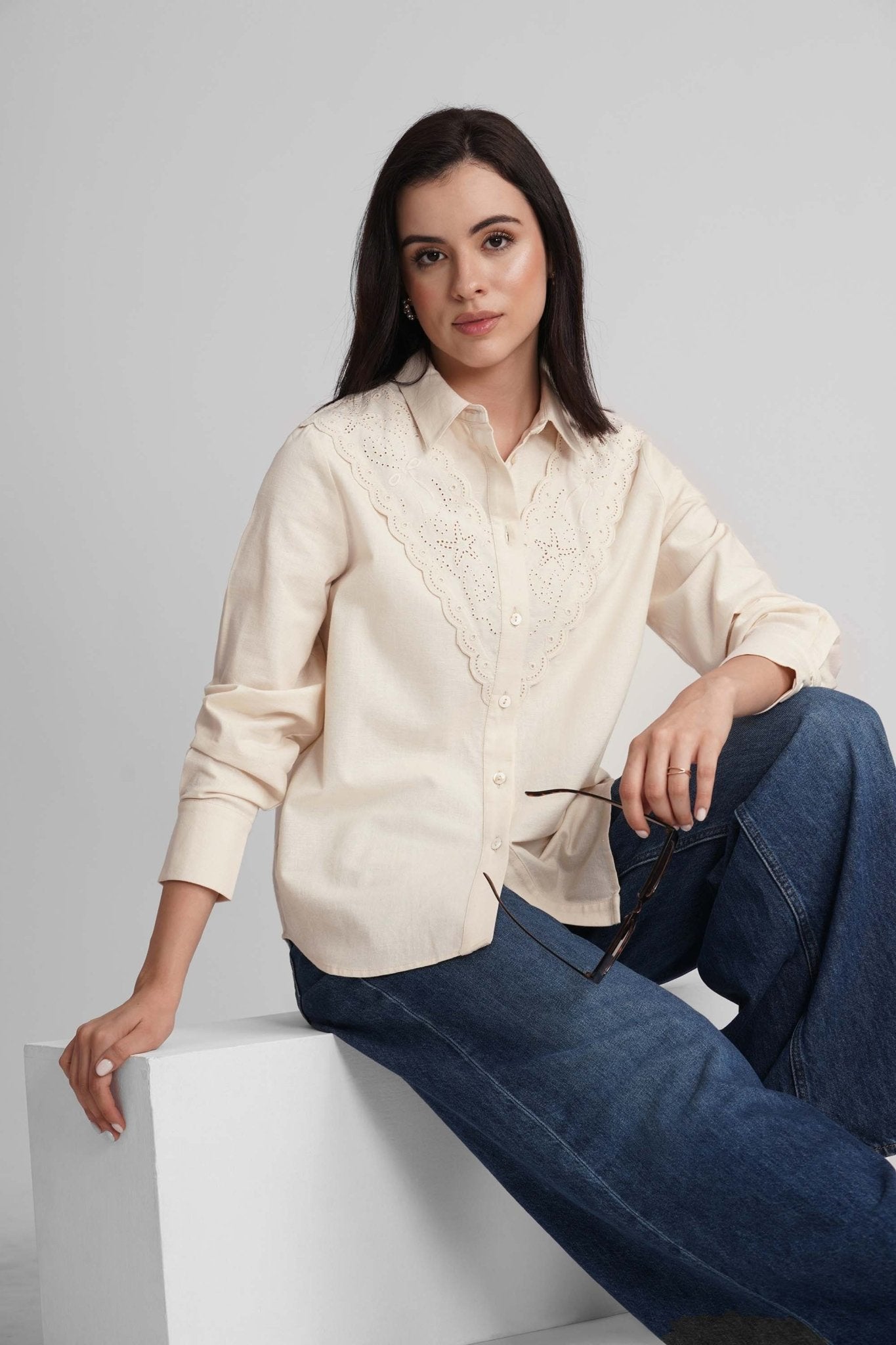 CLAUDIA COTTON LINEN SHIRT WITH LACE YOKE - Sunday Story