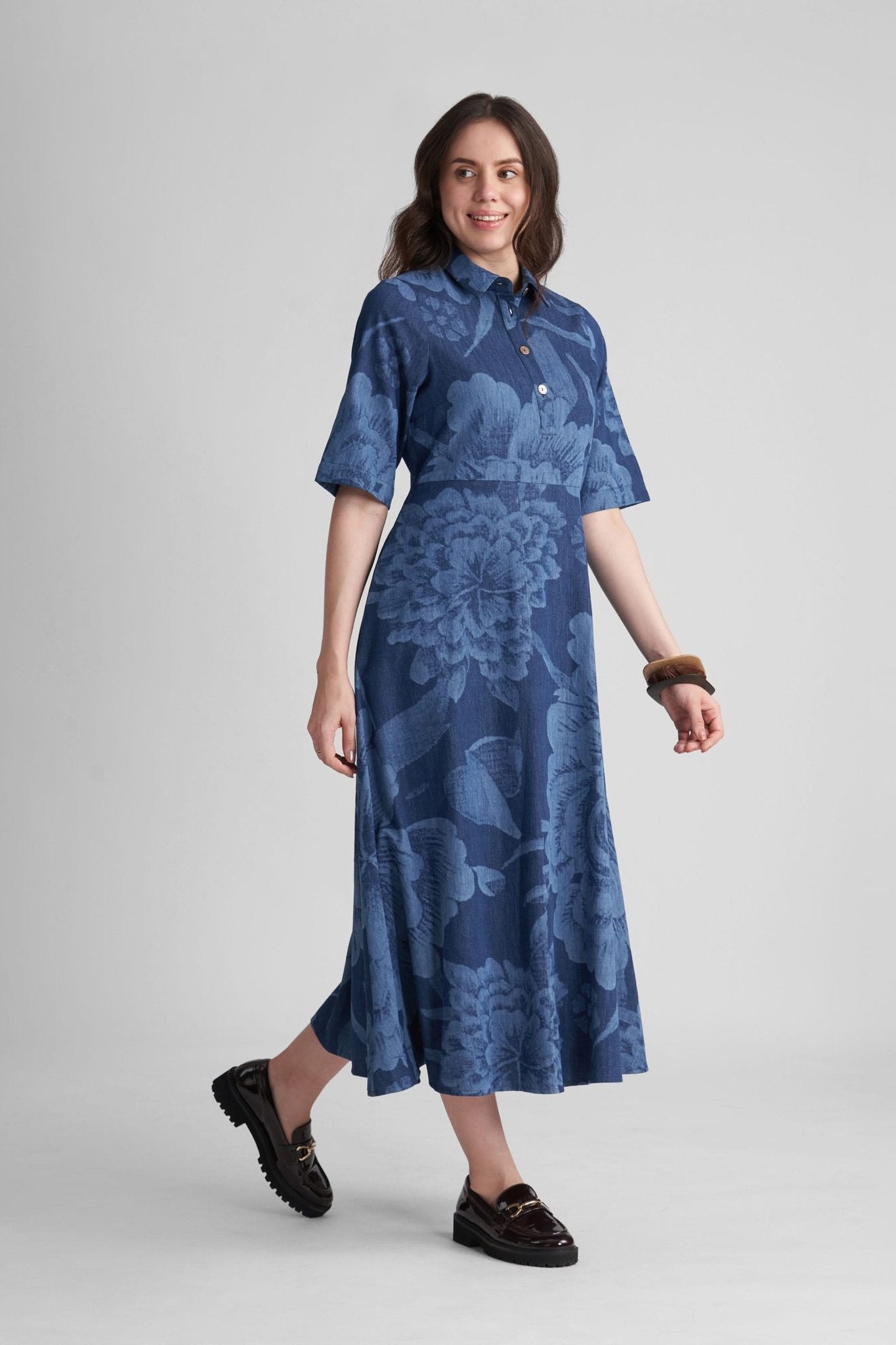 ELENOR FIT AND FLARED PRINTED DENIM A-LINE MAXI DRESS - Sunday Story
