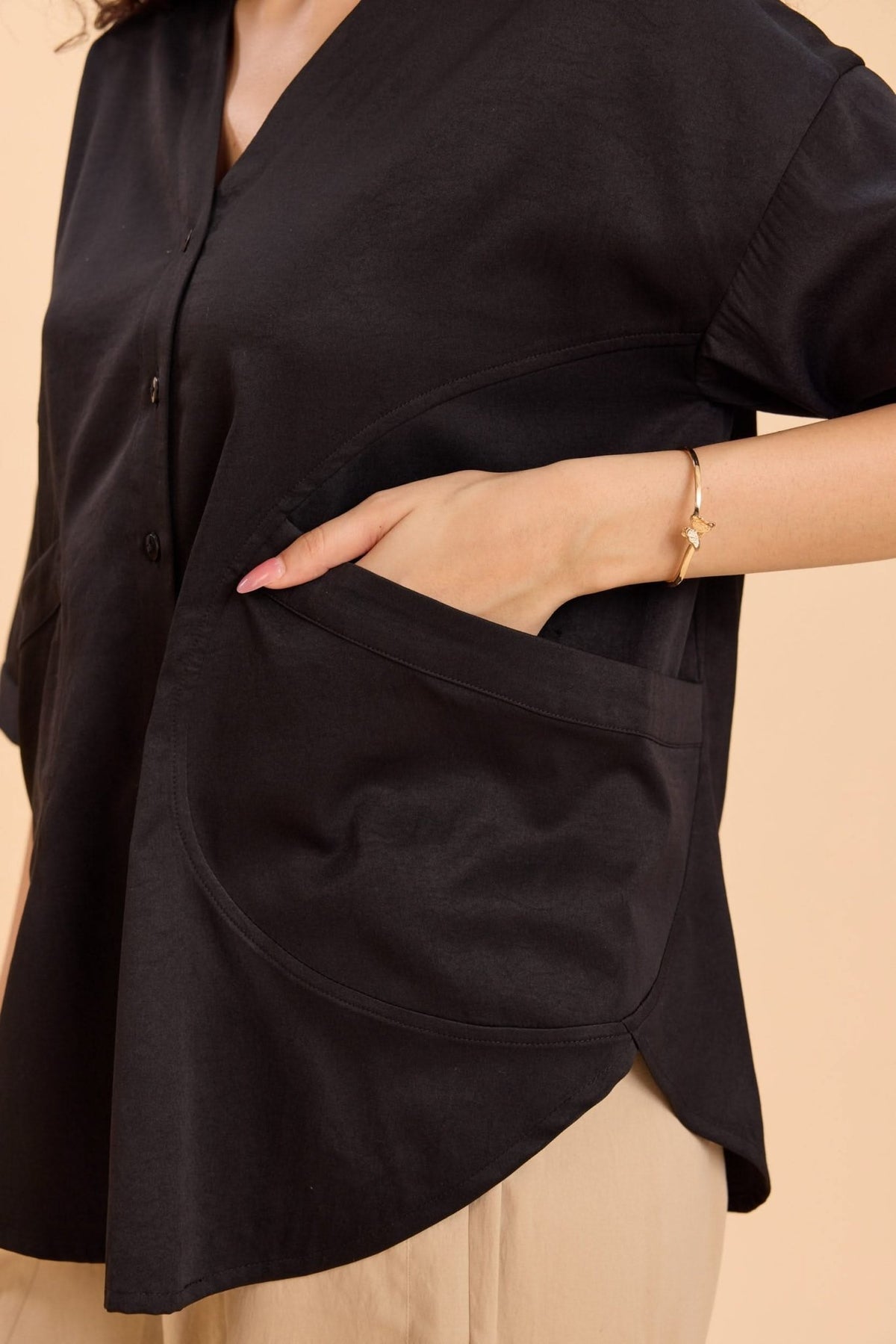 EVE V-NECK SUNDAY EASE TOP WITH POCKETS - Sunday Story