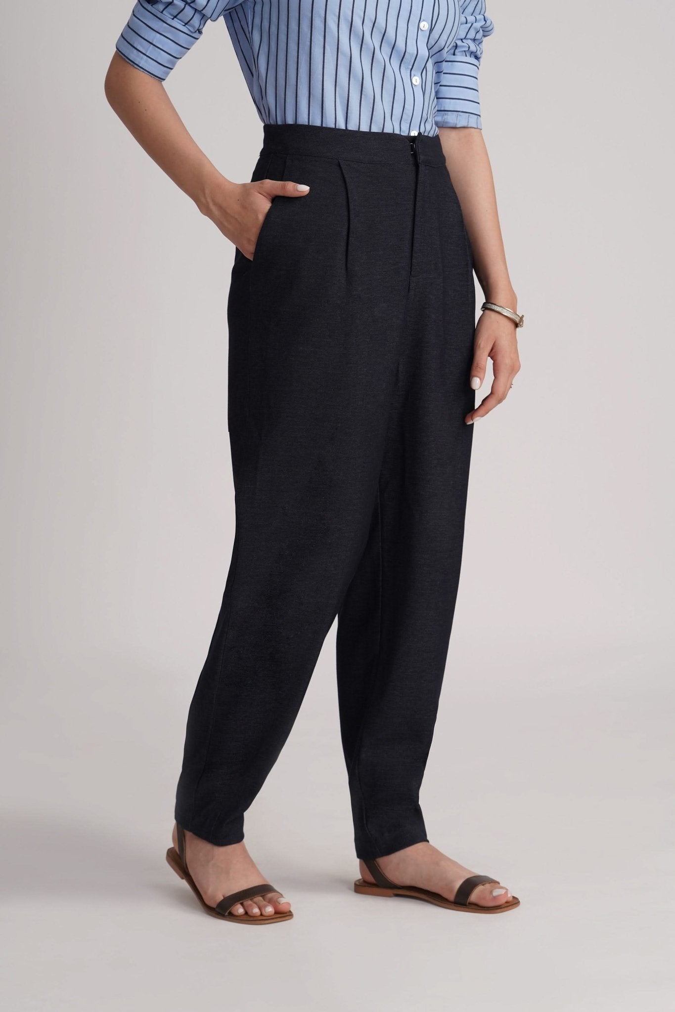 FIORA BARREL ANKLE PANT WITH PLEAT DETAIL - Sunday Story