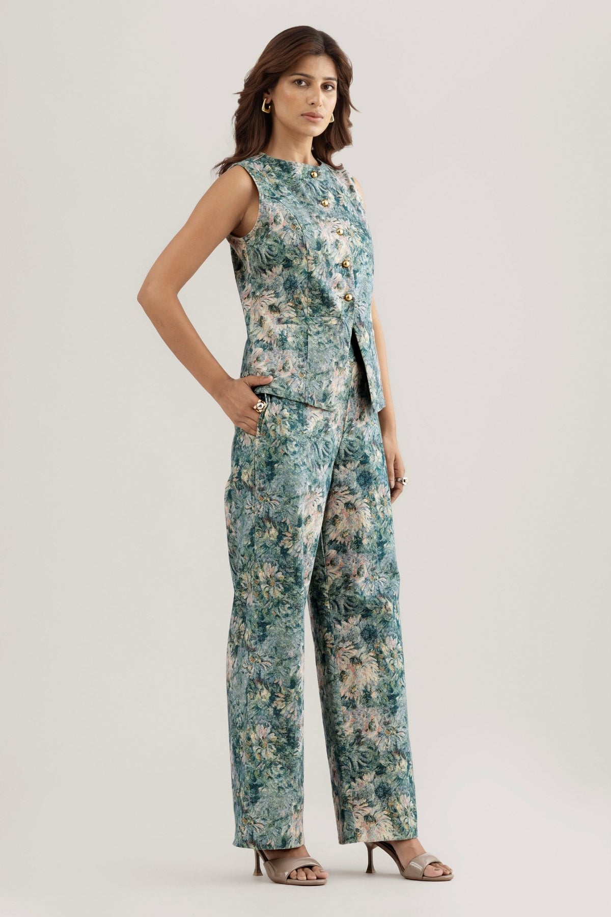 SUTTON COTTON PRINTED CO-ORD SET WITH STATEMENT BUTTONS - Sunday Story