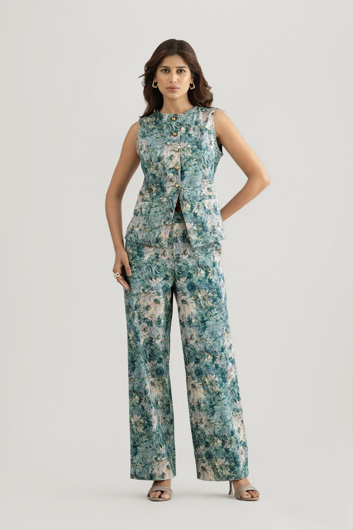 SUTTON COTTON PRINTED CO-ORD SET WITH STATEMENT BUTTONS - Sunday Story