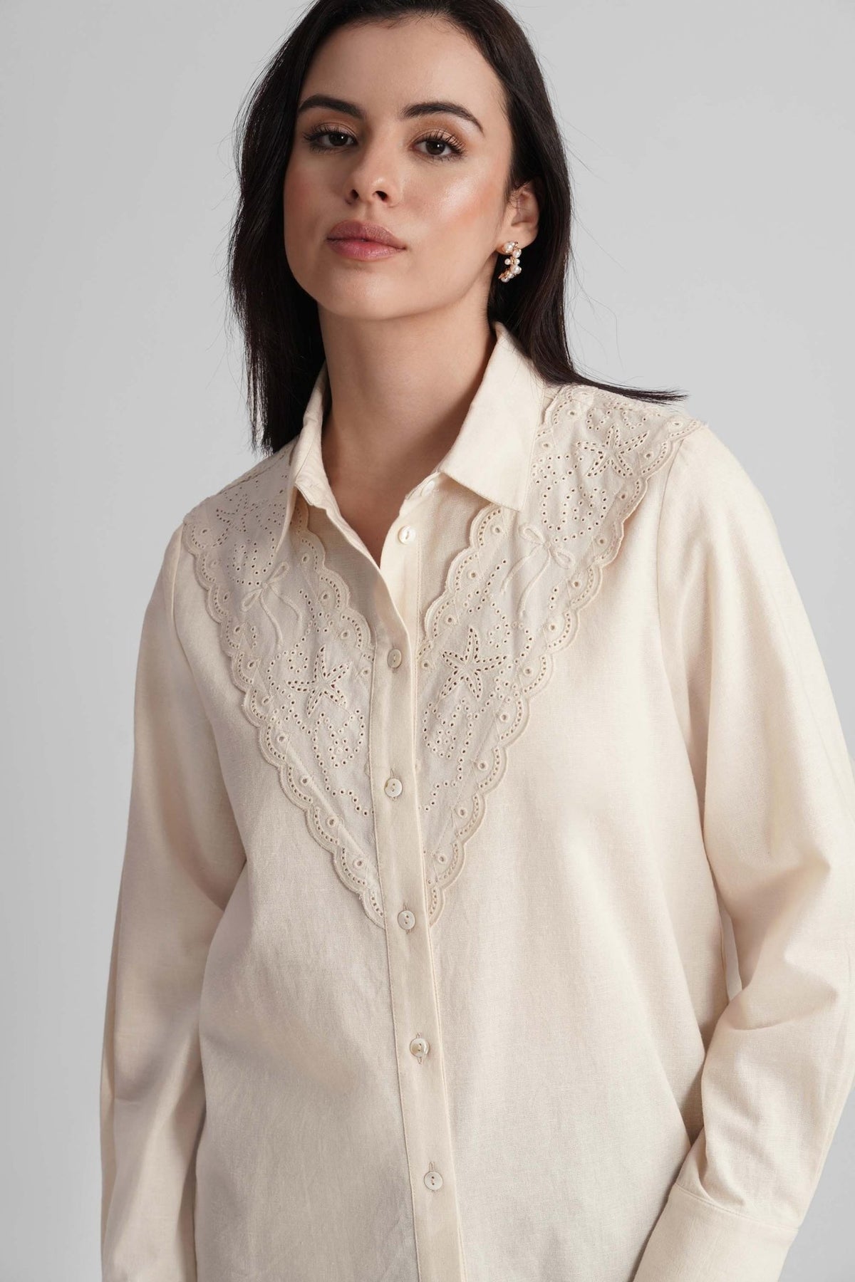 CLAUDIA COTTON LINEN SHIRT WITH LACE YOKE - Sunday Story