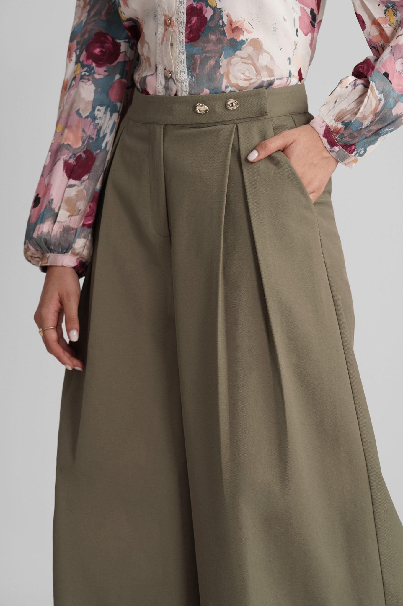 DELLA WIDE ANKLE PLEATED PANT WITH JEWEL BUTTON - Sunday Story