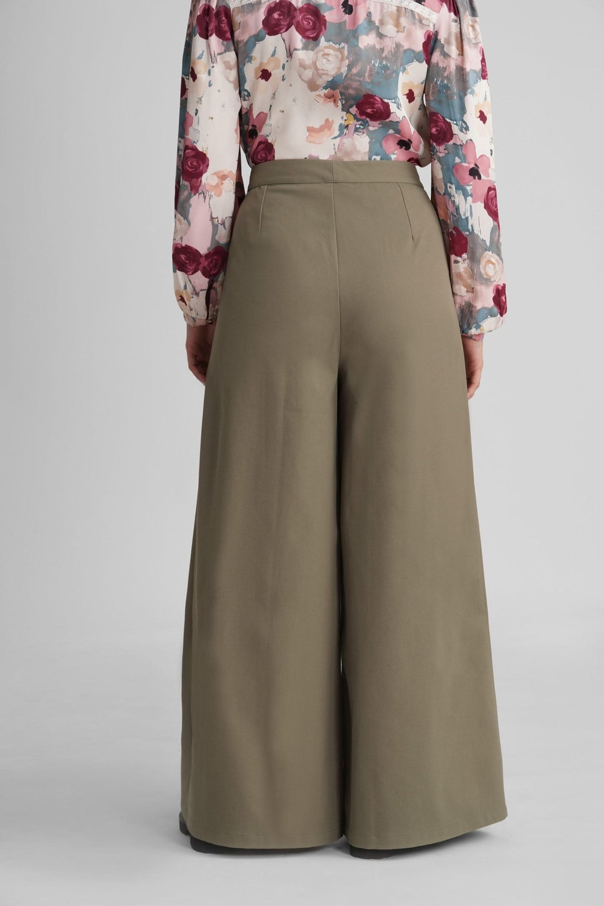 DELLA WIDE ANKLE PLEATED PANT WITH JEWEL BUTTON - Sunday Story