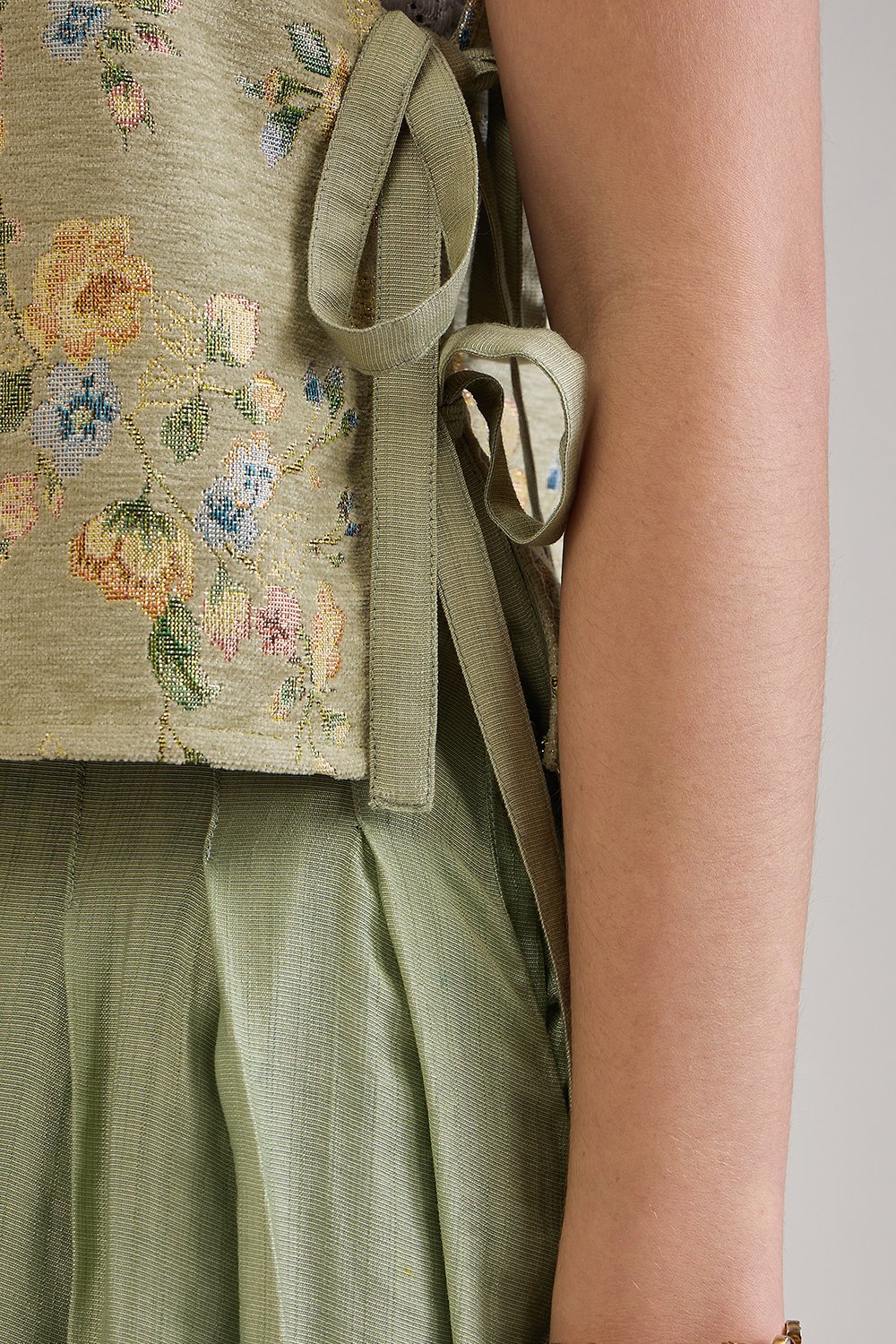 ELENOR SAGE GREEN FLORAL BROCADE SIDE-TIE BIB - Sunday Story