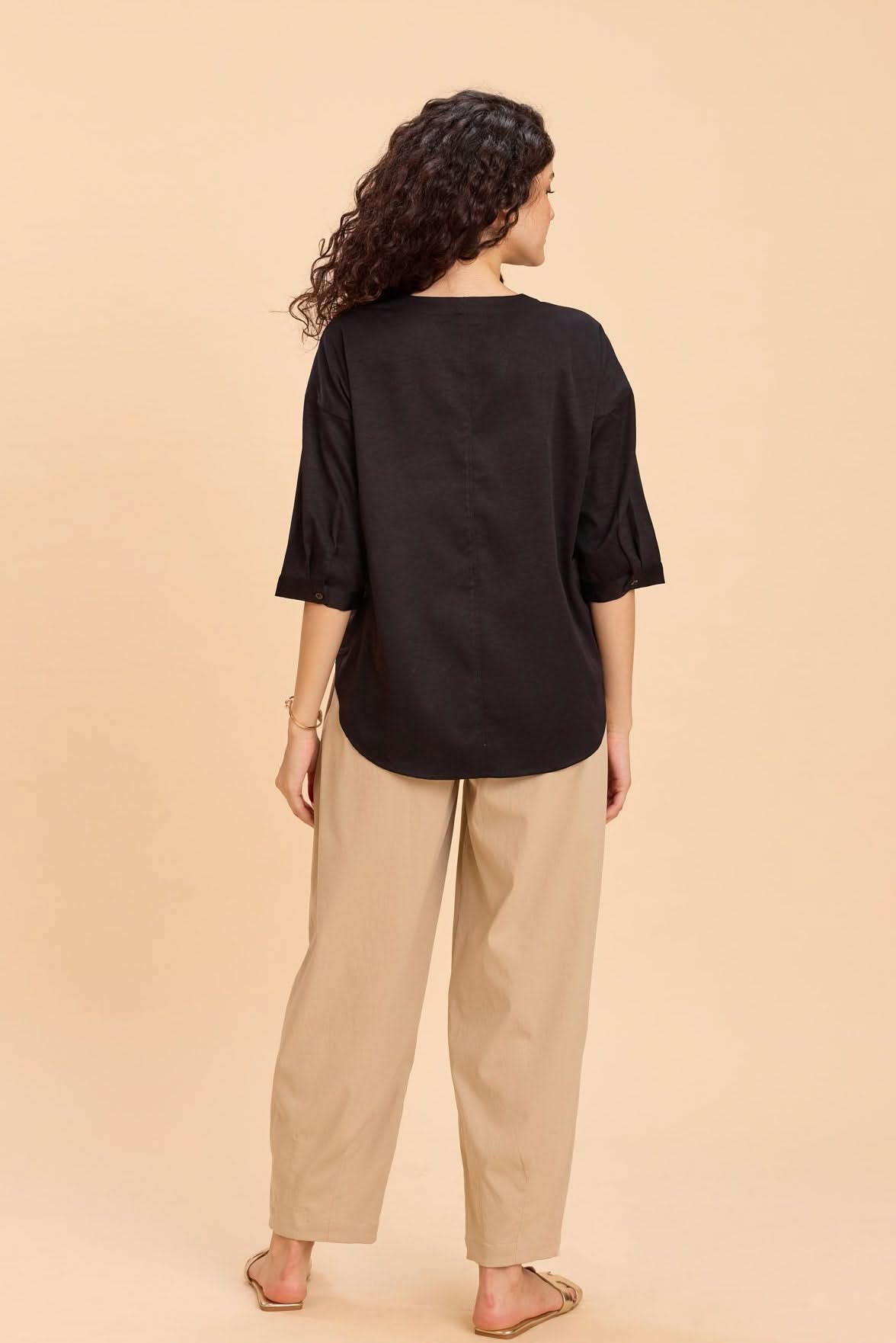 EVE V-NECK SUNDAY EASE TOP WITH POCKETS - Sunday Story