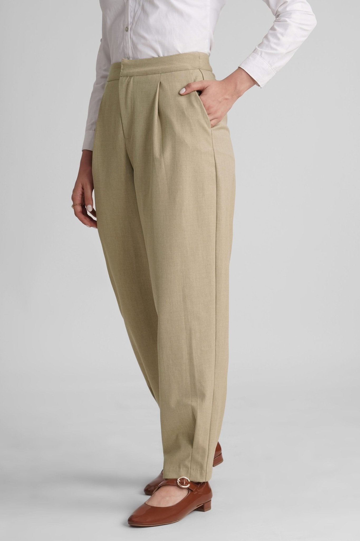 FIORA BARREL ANKLE PANT WITH PLEAT DETAIL - Sunday Story