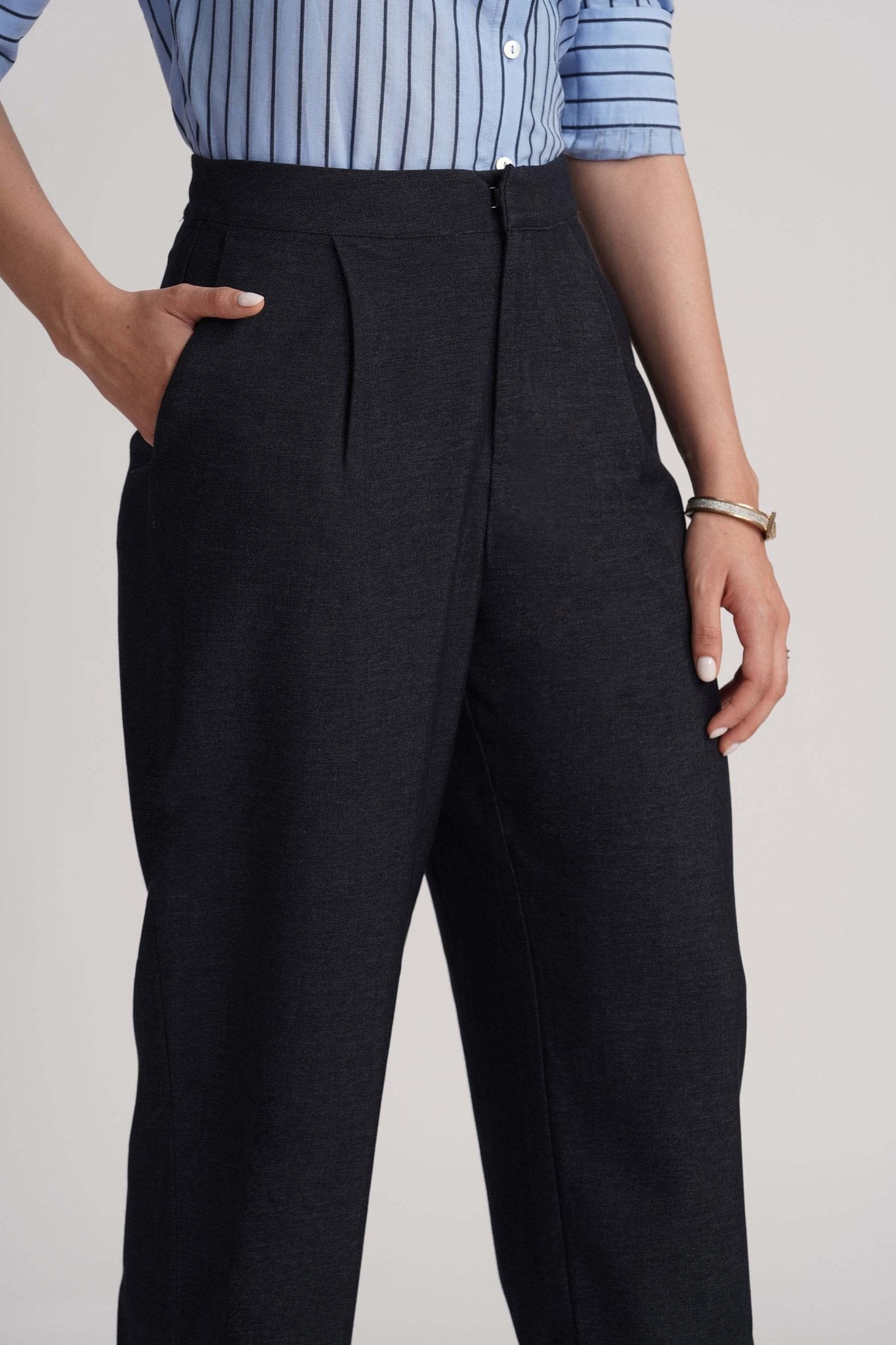 FIORA BARREL ANKLE PANT WITH PLEAT DETAIL - Sunday Story