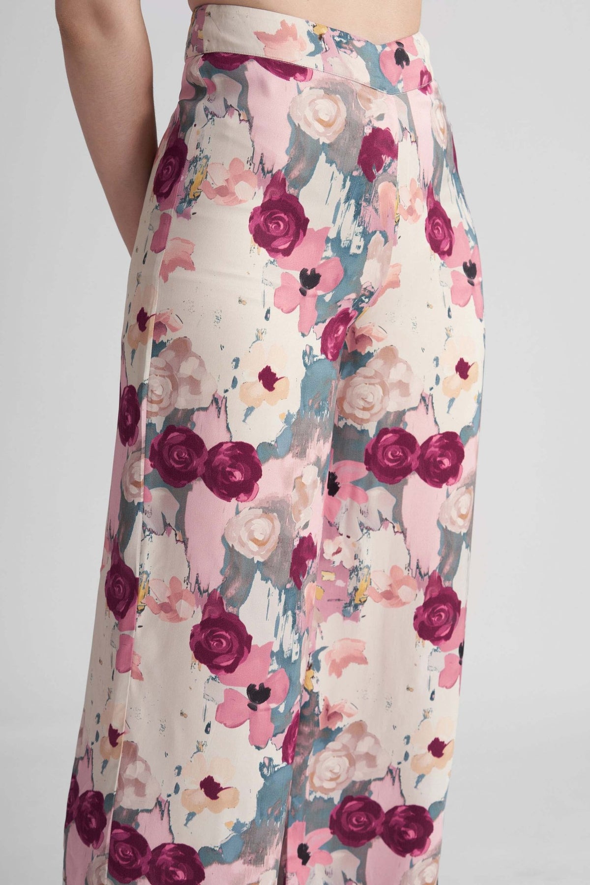 STACIA CO-ORD SET WITH HALTER TOP AND STRAIGHT PANTS IN PRINTED VISCOSE - Sunday Story