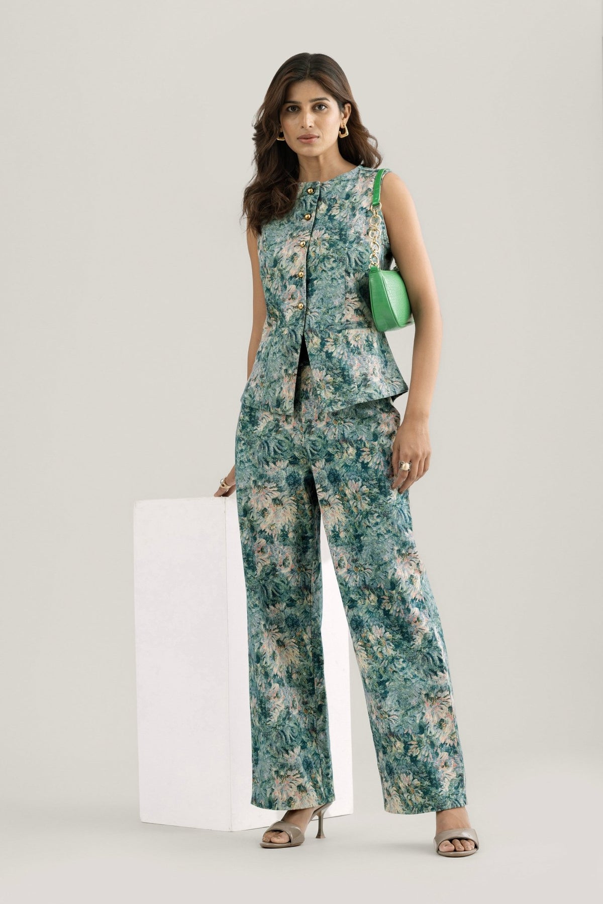 SUTTON COTTON PRINTED CO-ORD SET WITH STATEMENT BUTTONS - Sunday Story