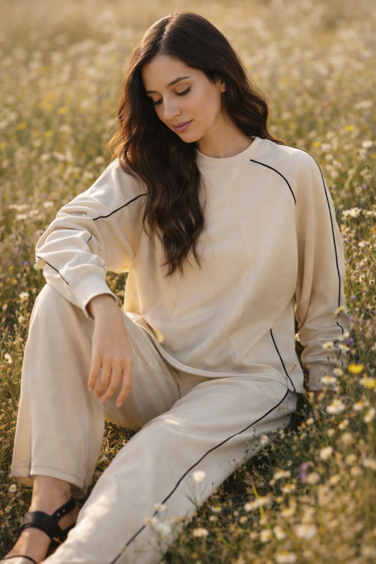 ESTER SWEAT CO-ORD IN A FLUID JERSEY WITH CONTRAST DETAILS - Sunday Story